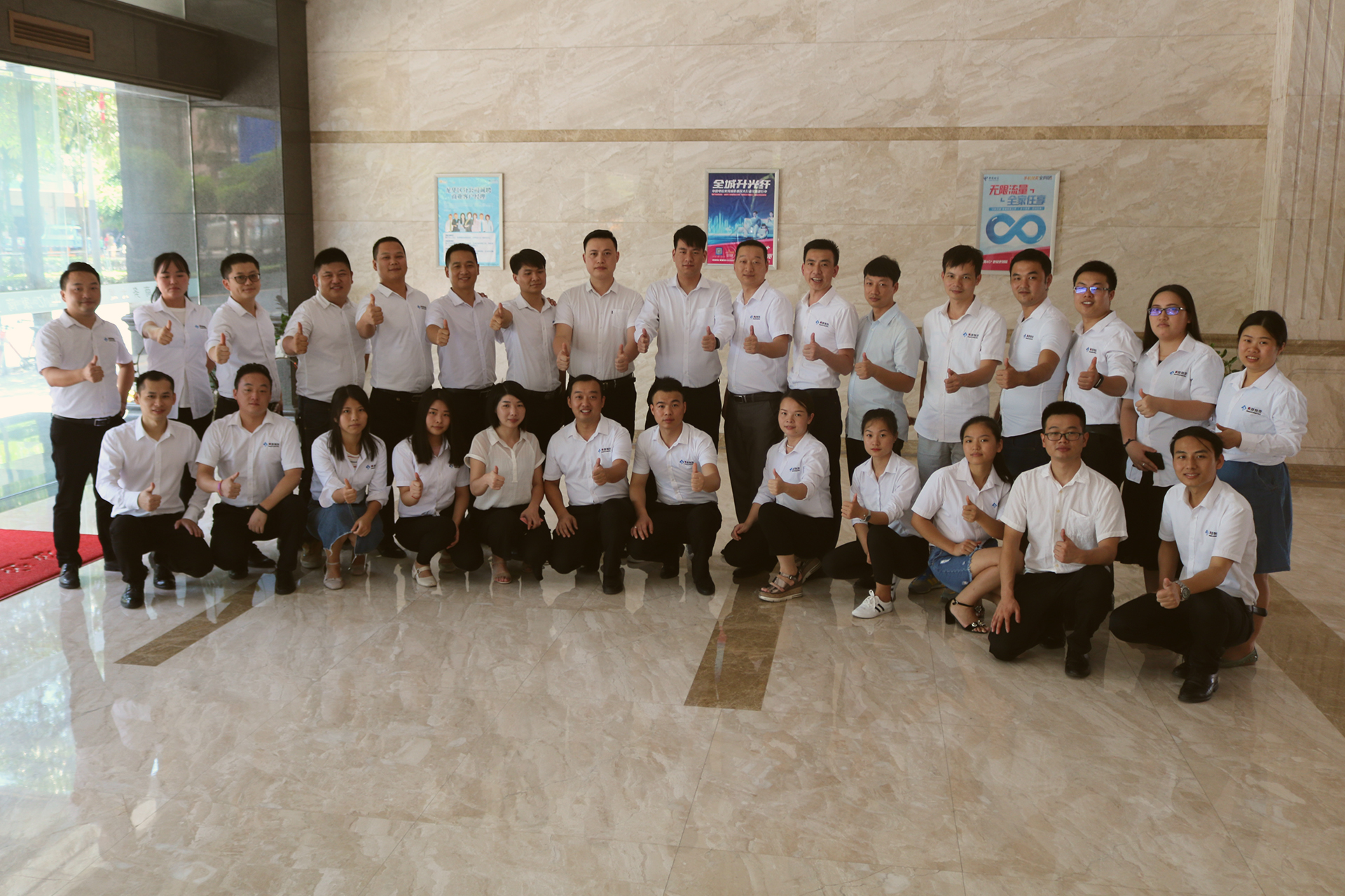 東勝物流員工合影留念 東勝物流員工合影留念